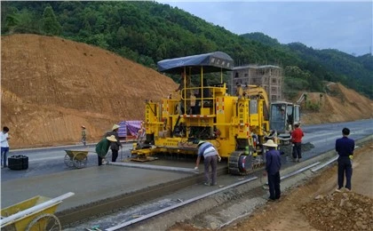 Zakázkové stroje na dláždění silnic a tunelů